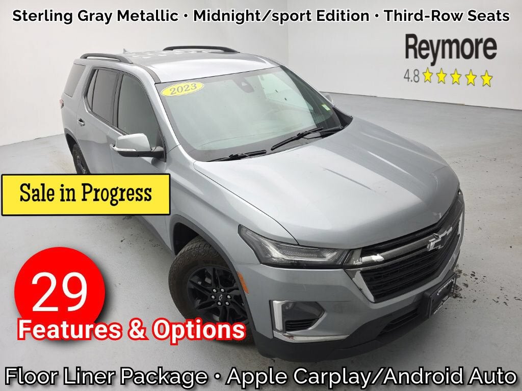 2023 Chevrolet Traverse LT Cloth in Sterling Gray Metallic — front three-quarter view