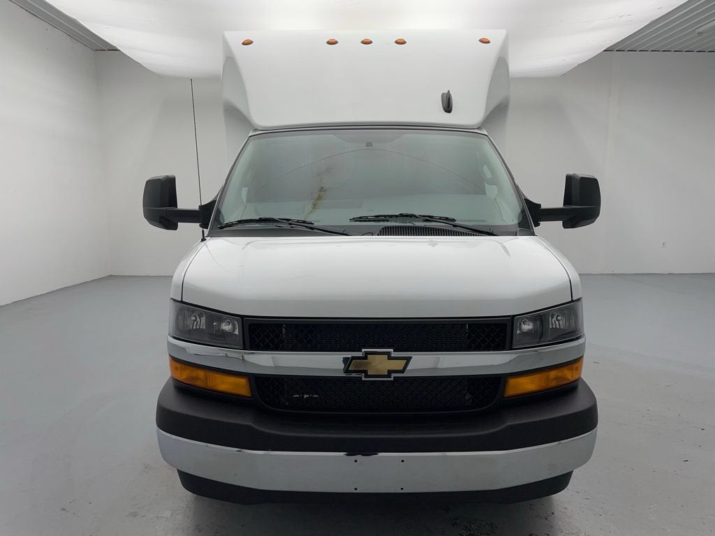 2025 Chevrolet Express Cutaway 3500 — detail view